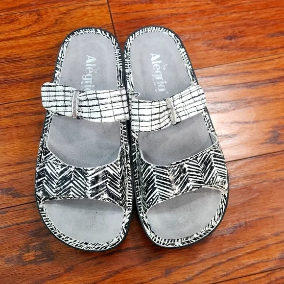 Alegria Karmen Unity Metallic Slides - Picture 2 of 6